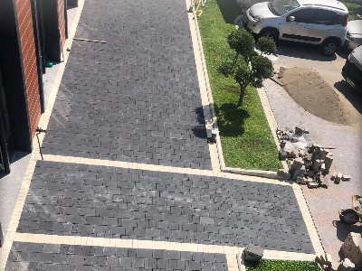 Shtrim hapsire publike me pllaka te zeza dhe te bardha 10x20 Shtrim hapsire publike me pllaka te zeza dhe te bardha 10x20